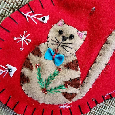 SWOBODAブローチ　christmas-cat-stocking SWOBODAブローチ christmas-cat-stocking